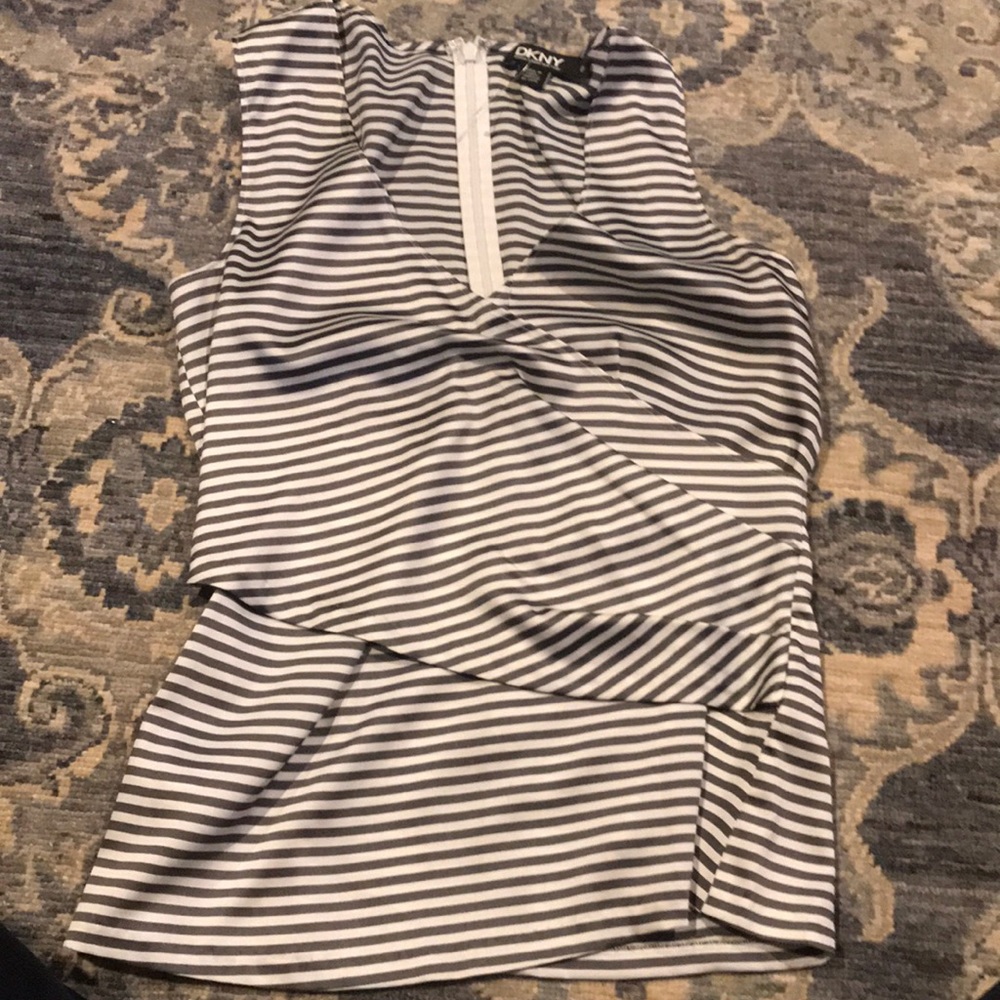 Dkny top gray and white  size 0